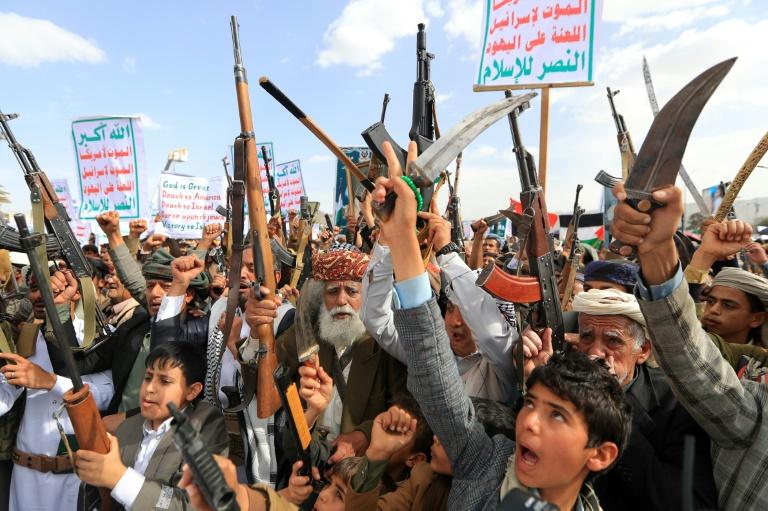 Washington dit avoir frappé 800 cibles au Yémen depuis mi-mars, huit nouveaux morts selon les Houthis