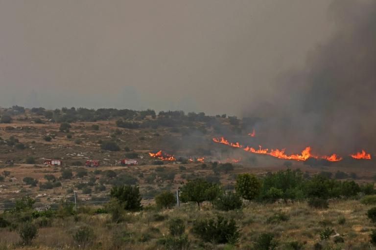 Des routes rouvertes en Israël mais les pompiers luttent toujours contre le feu