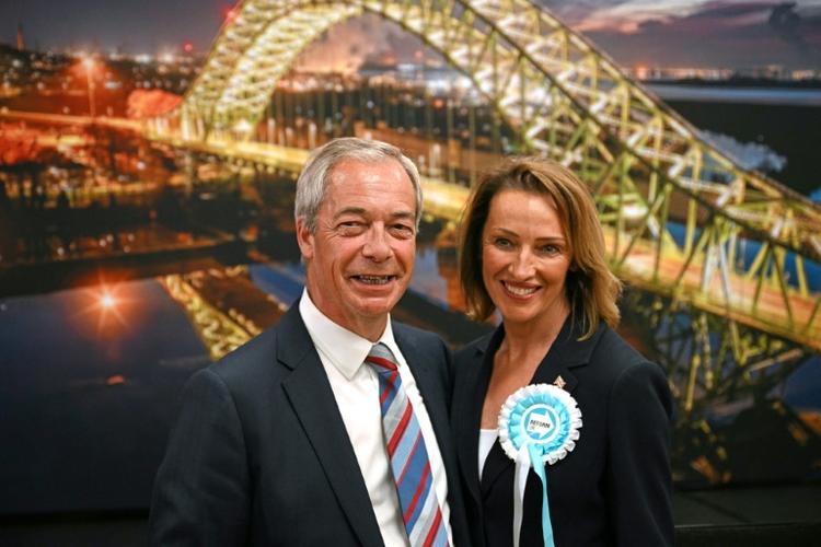 L'extrême droite britannique remporte une élection partielle, un revers pour Starmer