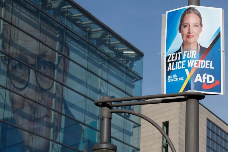 Allemagne : l'AfD contre-attaque après son classement comme parti "extrémiste"