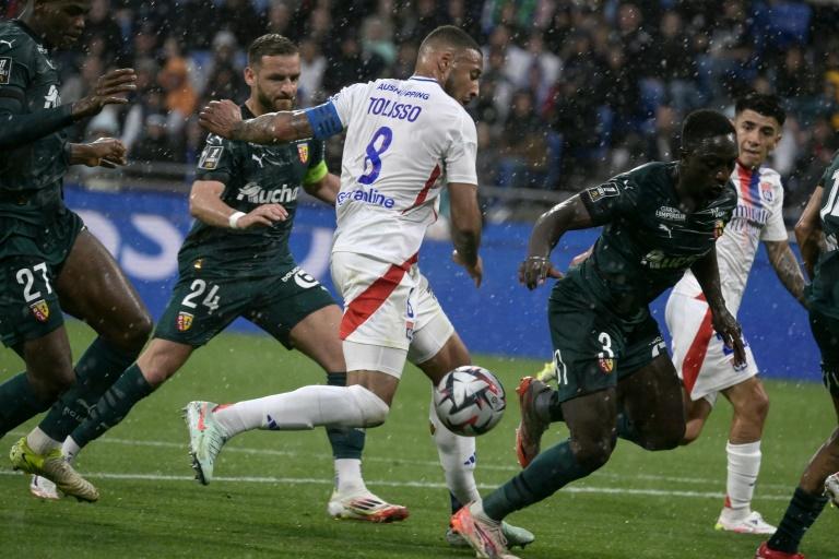 Ligue 1: premier multiplex intégral samedi, suspense pour l