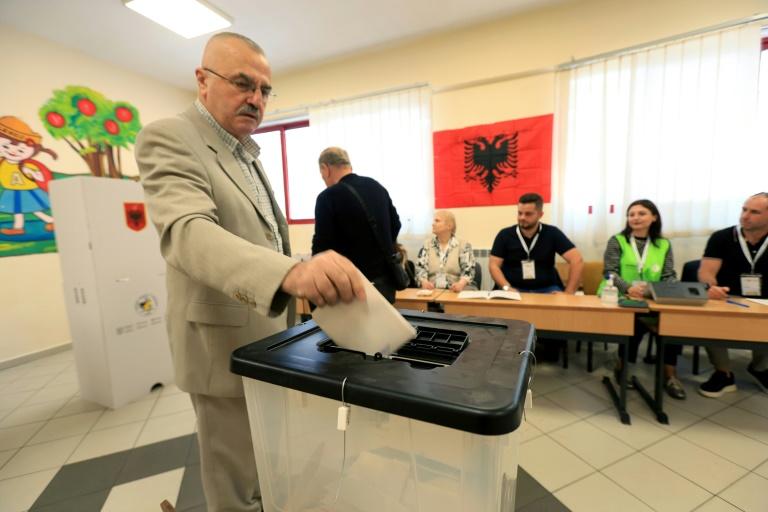 Les Albanais votent pour des législatives test sur le chemin de l'UE