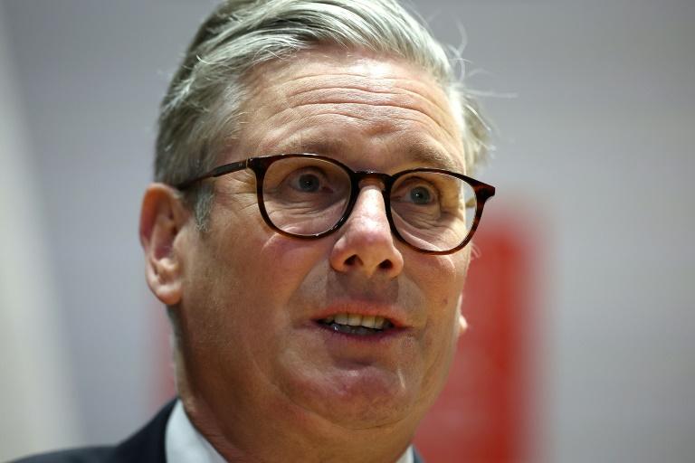 Sous pression, le gouvernement britannique dévoile un plan "radical" pour réduire l'immigration