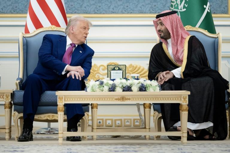 Trump rencontre le président syrien avant de partir au Qatar
