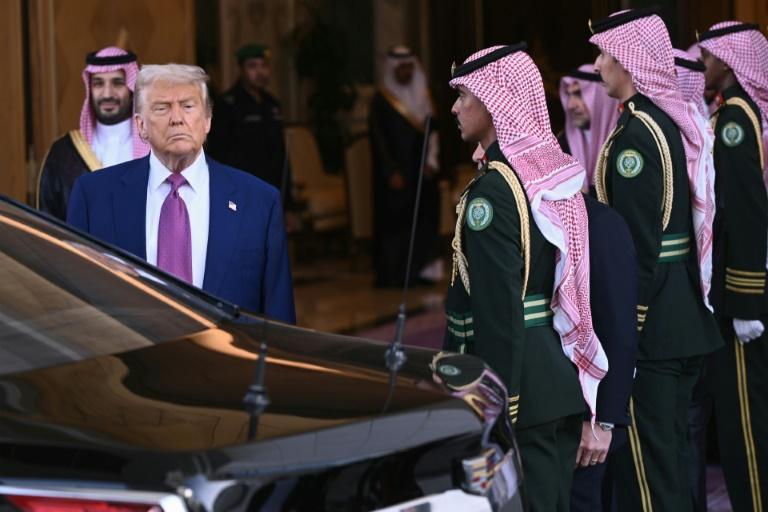 Trump rencontre le président syrien avant de partir au Qatar