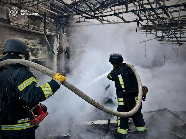 Ukraine: attaque record de drones russes, une femme tuée près de Kiev