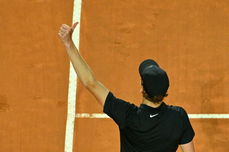 Roland-Garros: pour Jannik Sinner, un début de tournoi aux accents français
