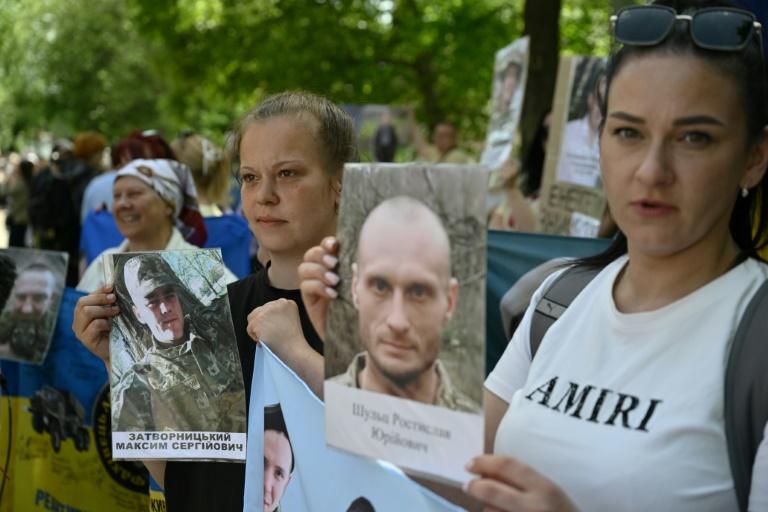 Attaque russe massive sur Kiev à l'aube d'un deuxième échange de prisonniers