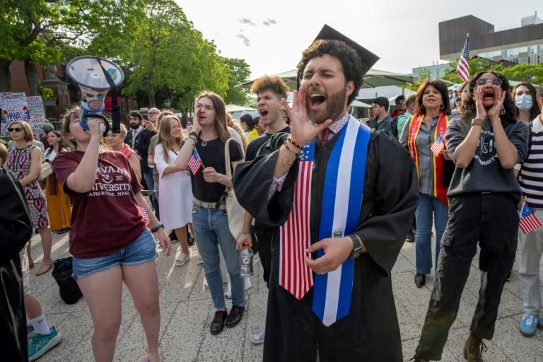 Les Etats-Unis suspendent le traitement des visas d'étudiants étrangers