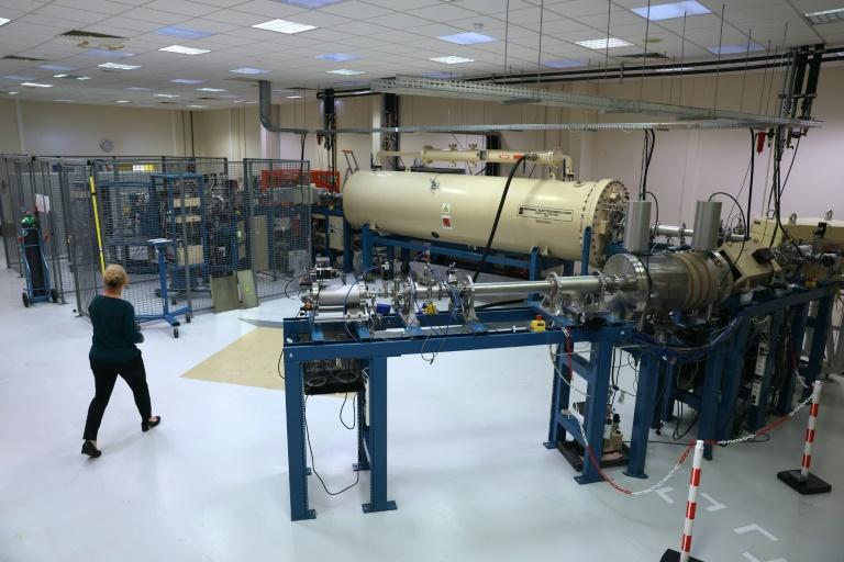 Au CEA, une machine à remonter le temps grâce au carbone 14