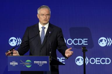 La guerre commerciale de Trump va fragiliser la croissance mondiale, avertit l'OCDE