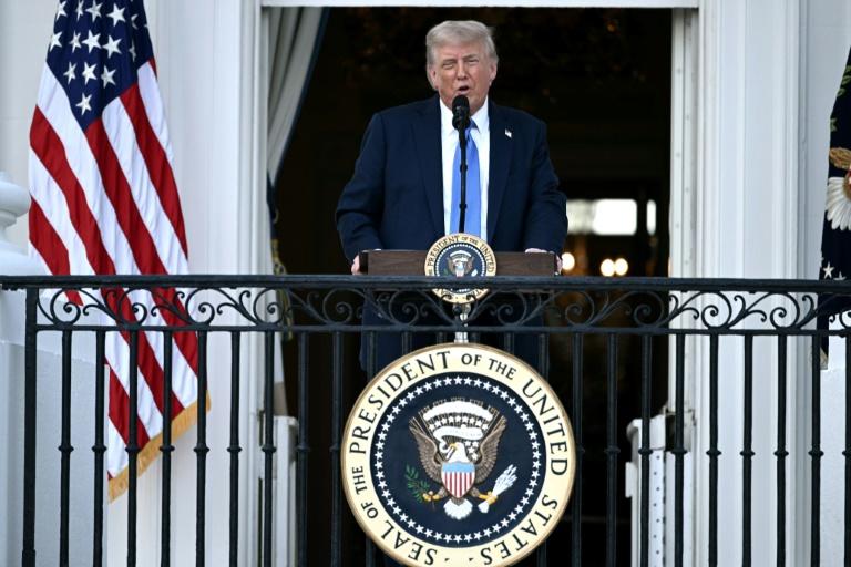 Trump récidive et ferme le territoire américain aux ressortissants de 12 pays