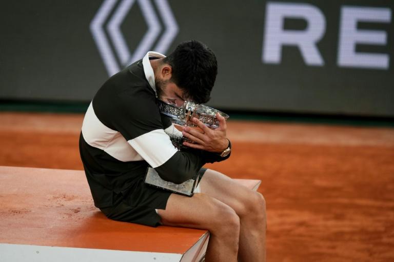 Roland-Garros: Alcaraz reste le roi au bout d'un duel épique avec Sinner
