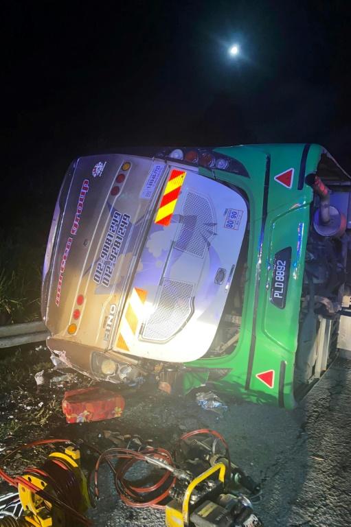 Au moins 15 morts dans un accident de bus en Malaisie