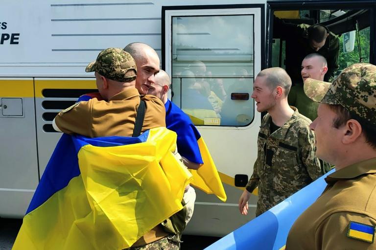 Début d'un nouvel échange de prisonniers de guerre entre Kiev et Moscou