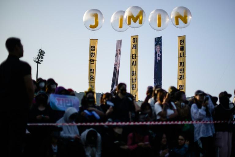 Corée du Sud: deux autres membres du groupe BTS ont été libérés de leur service militaire