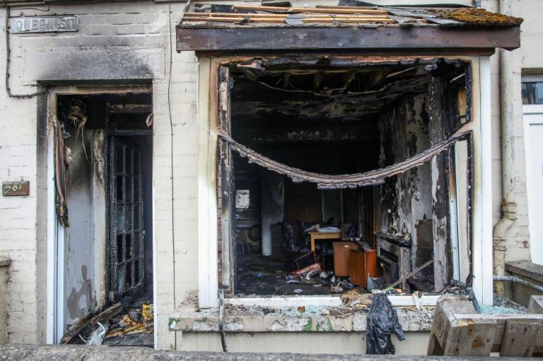 Craintes d'une troisième nuit d'émeutes en Irlande du Nord, malgré les appels au calme