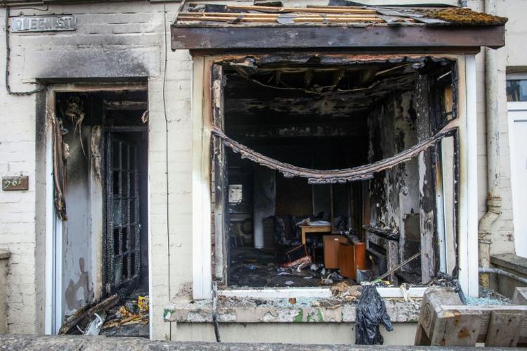 Craintes d'une troisième nuit d'émeutes en Irlande du Nord, malgré les appels au calme