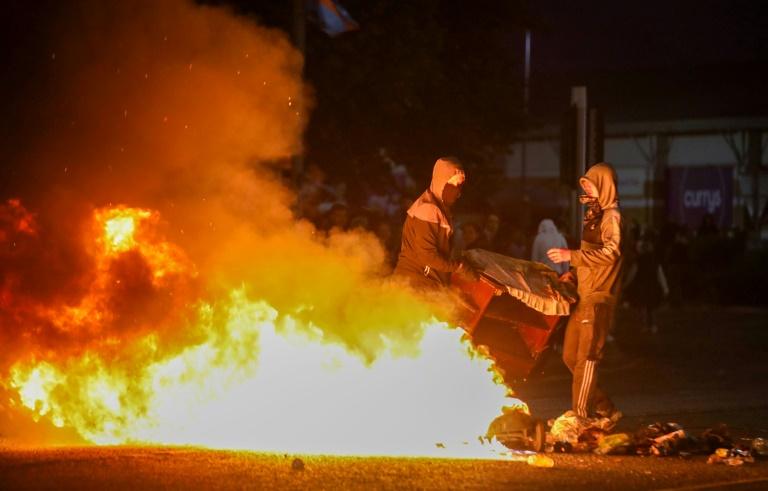 Violences en Irlande du Nord: des habitants étrangers contraints de se cacher, raconte la police