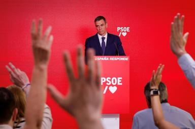 Espagne: Pedro Sánchez dit qu'il ne savait "rien" d'une affaire de corruption dans son parti et demande pardon