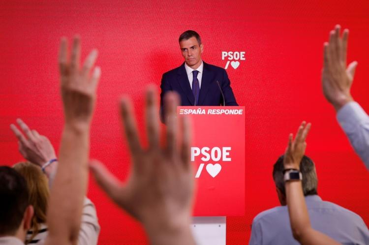 Espagne: Pedro Sánchez dit qu'il ne savait "rien" d'une affaire de corruption dans son parti et demande pardon