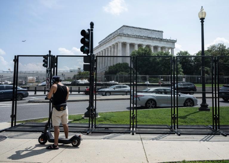 Aux Etats-Unis, Donald Trump parade, ses opposants manifestent