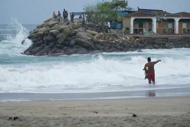 Mexique: l'ouragan Erick "extrêmement dangereux" se renforce en catégorie 4
