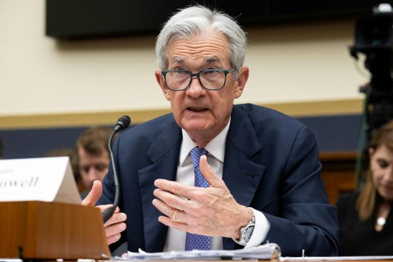 Powell maintient que la Fed peut "attendre" avant de baisser ses taux