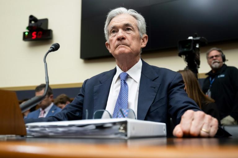 Powell maintient que la Fed peut "attendre" avant de baisser ses taux