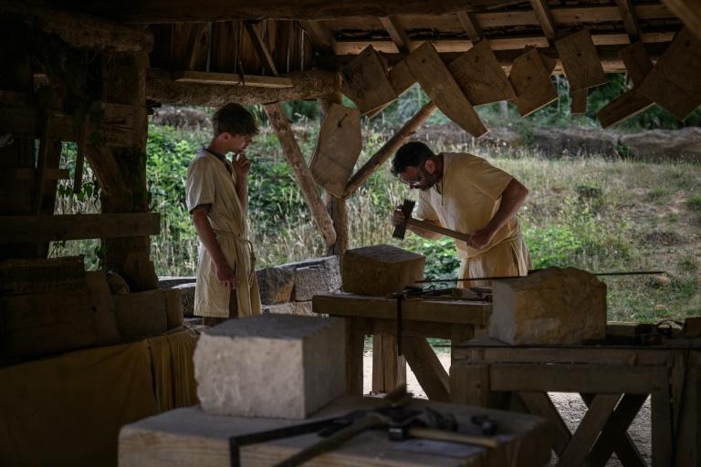 Château fort de Guédelon: un chantier à remonter le temps, tourné vers l