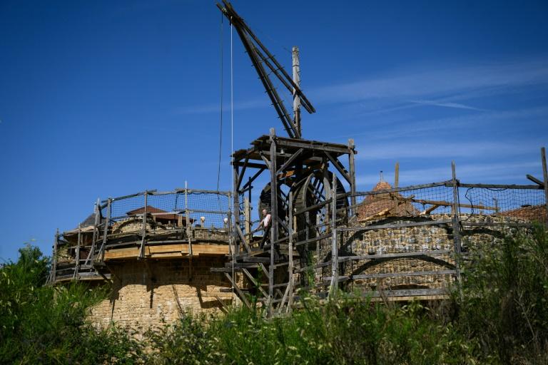 Château fort de Guédelon: un chantier à remonter le temps, tourné vers l