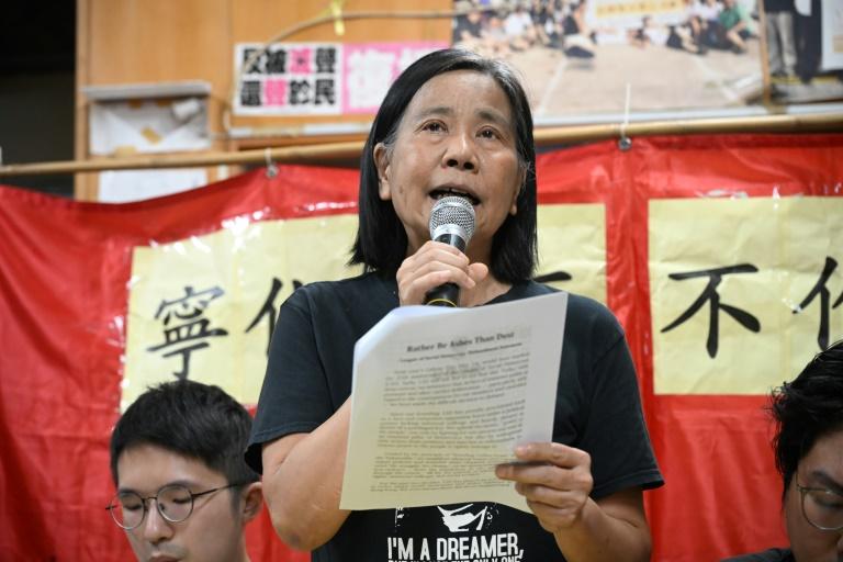 Hong Kong: dissolution de l'un des derniers partis d'opposition face à une "immense" pression