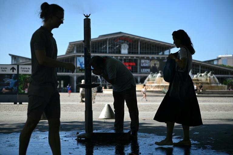 Canicule en France: "du jamais vu" avec 84 départements en vigilance orange