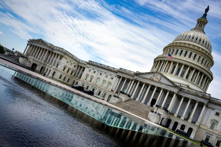 La "grande et belle loi" de Trump adoptée de justesse au Sénat