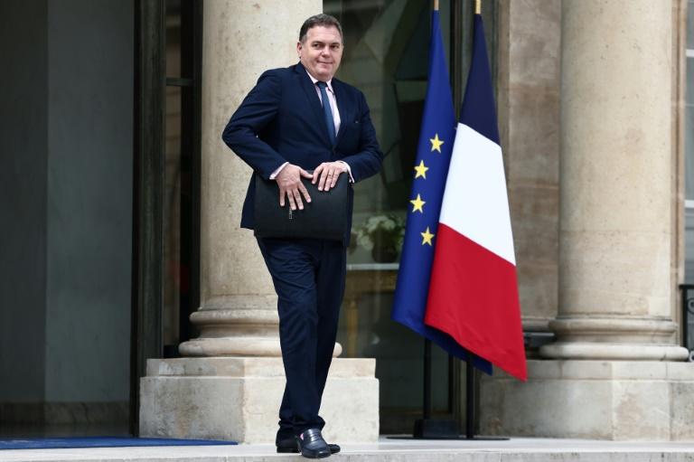 Une grève du contrôle aérien français perturbe les départs en vacances