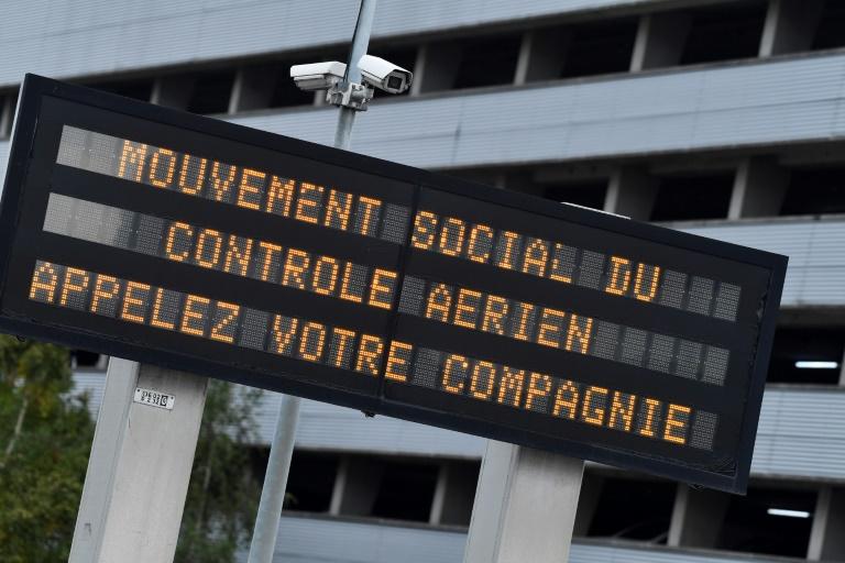 Une grève du contrôle aérien français perturbe les départs en vacances