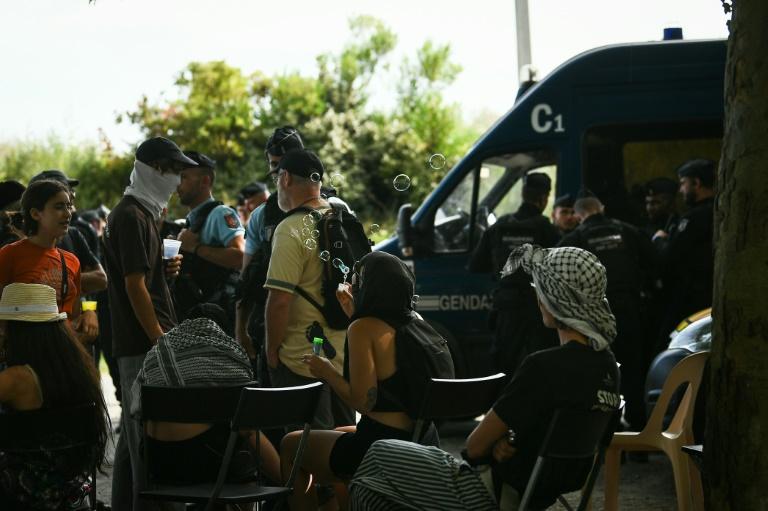 Quelque 800 personnes, certaines masquées, à la mobilisation anti-A69 selon le préfet