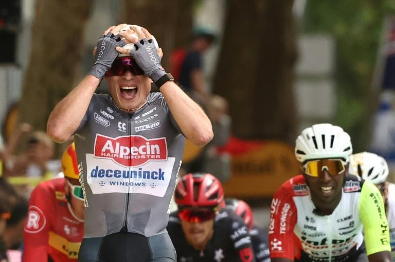 Tour de France: Philipsen premier maillot jaune, Evenepoel déjà piégé