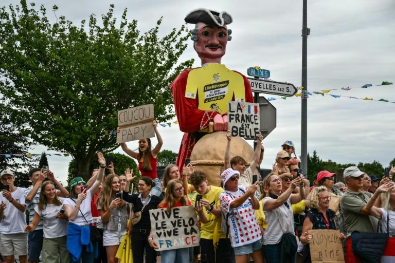 Tour de France: Philipsen premier maillot jaune, Evenepoel déjà piégé