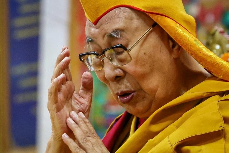 Le Dalaï Lama prie pour la paix pour son 90e anniversaire