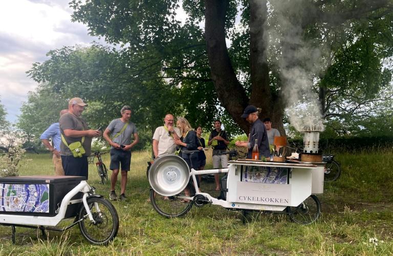 A Copenhague, un chef à vélo fait sortir au grand air la gastronomie locale