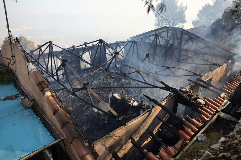 Le feu à Marseille en "très nette régression", l