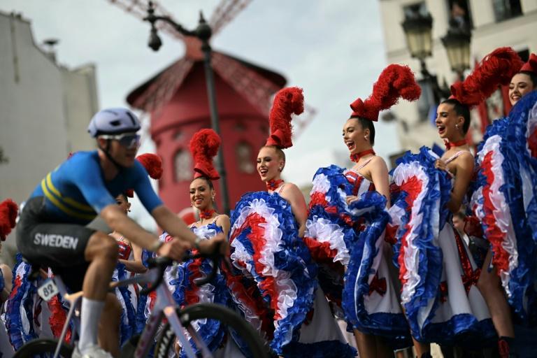 À Paris, les ailes du Moulin Rouge vont tourner de nouveau