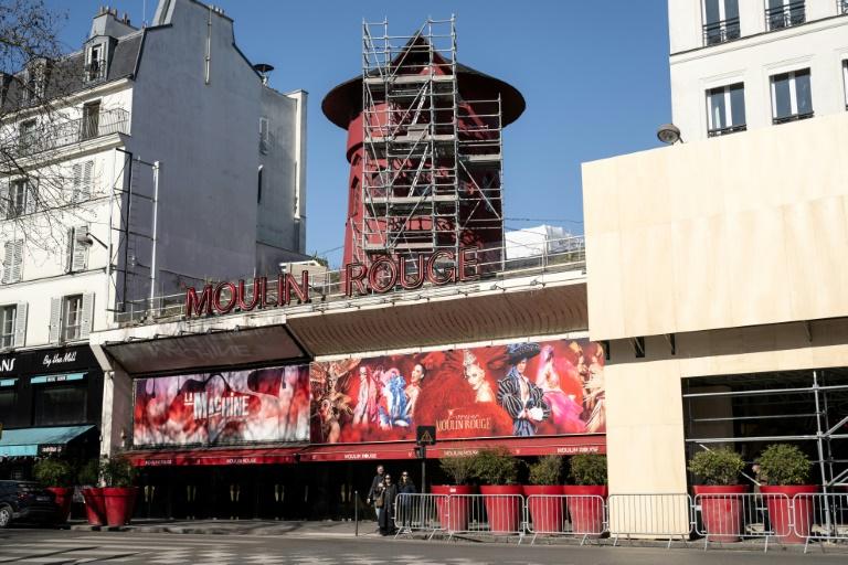 À Paris, les ailes du Moulin Rouge vont tourner de nouveau
