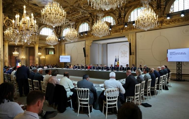 Nouvelle-Calédonie: indépendantistes et non indépendantistes signent un accord "historique"