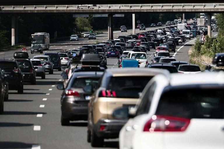 Vacances d'été: circulation "très dense" vers le sud à la mi-journée