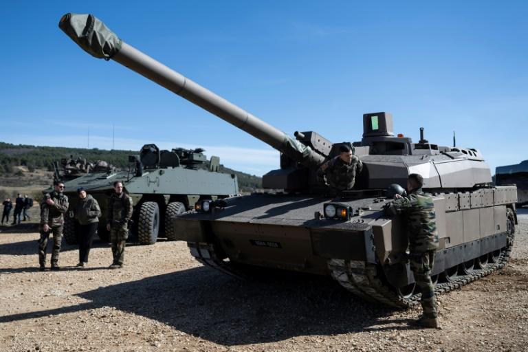 Macron va fixer de nouvelles ambitions de défense face aux menaces