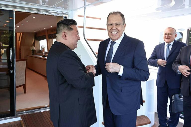 Kim assure Lavrov de son soutien "inconditionnel" contre l'Ukraine