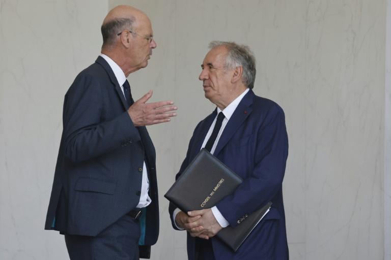 Budget: après le jeu de pistes, Bayrou à l