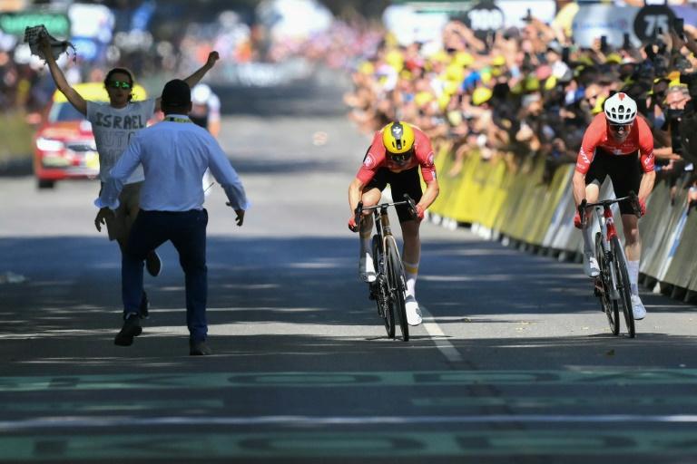Tour de France: le "miracle" Abrahamsen et la grande frayeur de Pogacar